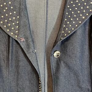 Devine denim NY rhinestone top gemstone closure preowned excellent condition